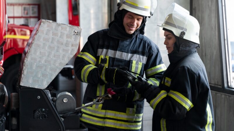 Wzmocnienie kompetencji ratowników w obszarze pojazdów elektrycznych – szkolenie dla strażaków w Gostyniu