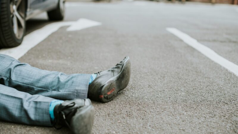 Tragiczny wypadek na ulicy Kolejowej w Gostyniu: Samochód osobowy uderzył w pieszą