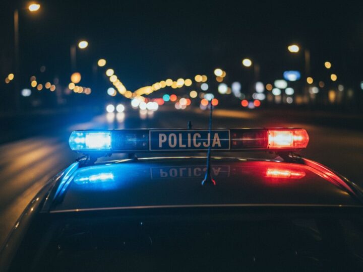 Mieszkaniec Gostynia oszukany na zakupie „tajemniczej skrzynki” – zamiast elektroniki, tanie przedmioty