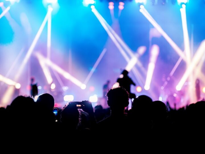 MUZYCZNE WSPÓLNIE W BLASKU ŚWIATEŁ – KONCERT NOWOROCZNY W GOSTYNIU