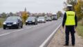 Auto w płocie w Łęce Małej, wcześniej alarm na stacji
